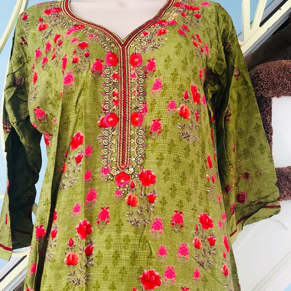 Salwar kameez - Picture 2 of 7